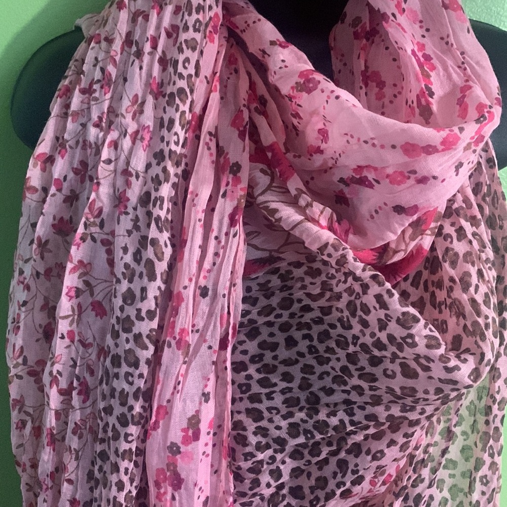 Claire’s  scarf